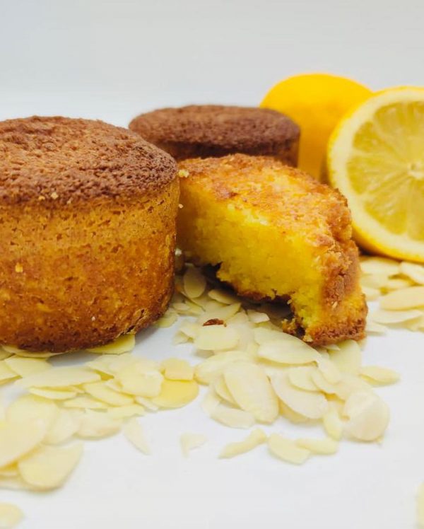 Monoporzione accademia limone e mandorla con fetta di limone